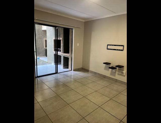 2 BEDROOM PROPERTY TO RENT IN POMONA